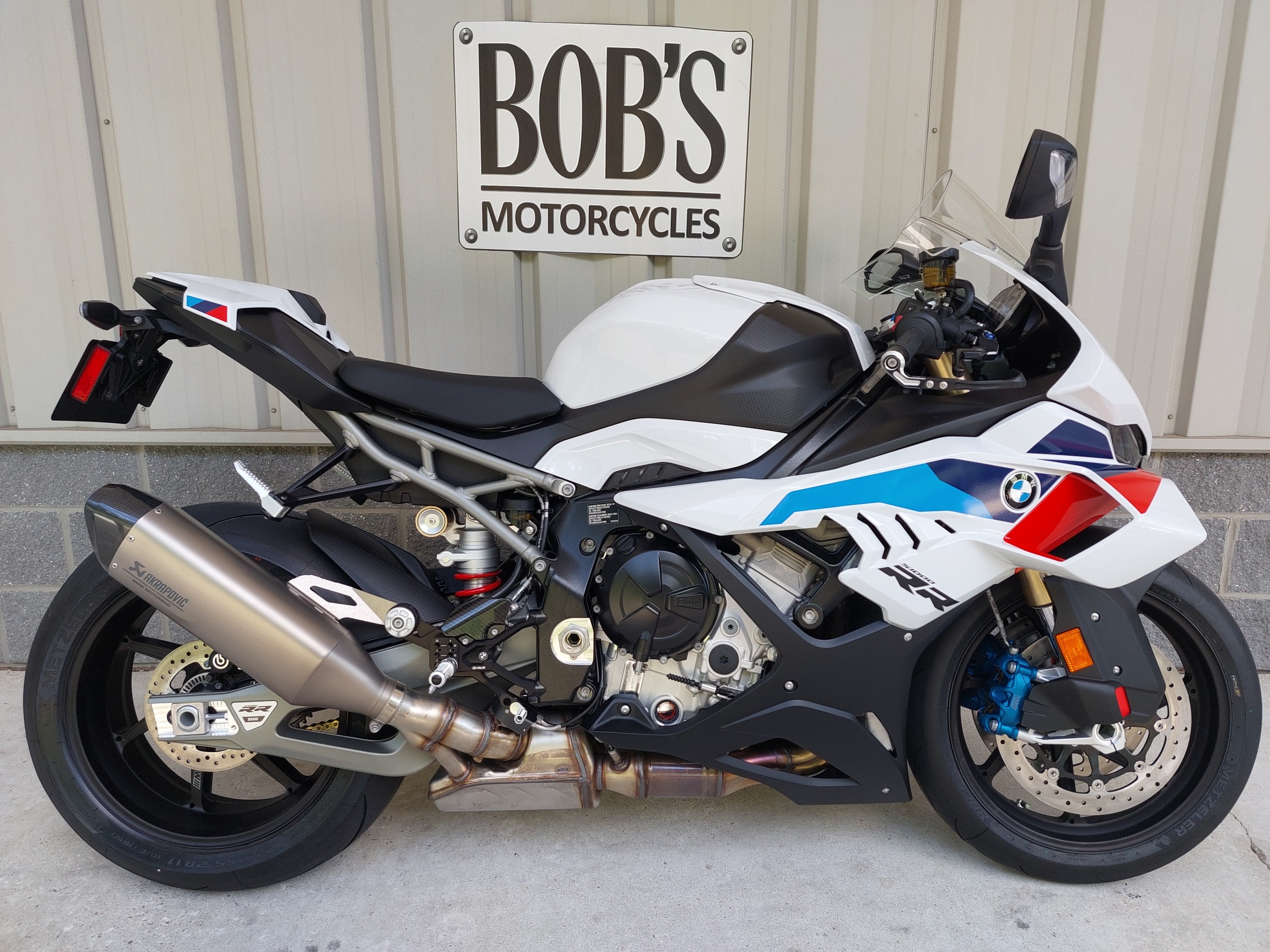 2025 BMW S 1000 RR vs 2025 Kawasaki Ninja® ZX™-10R near