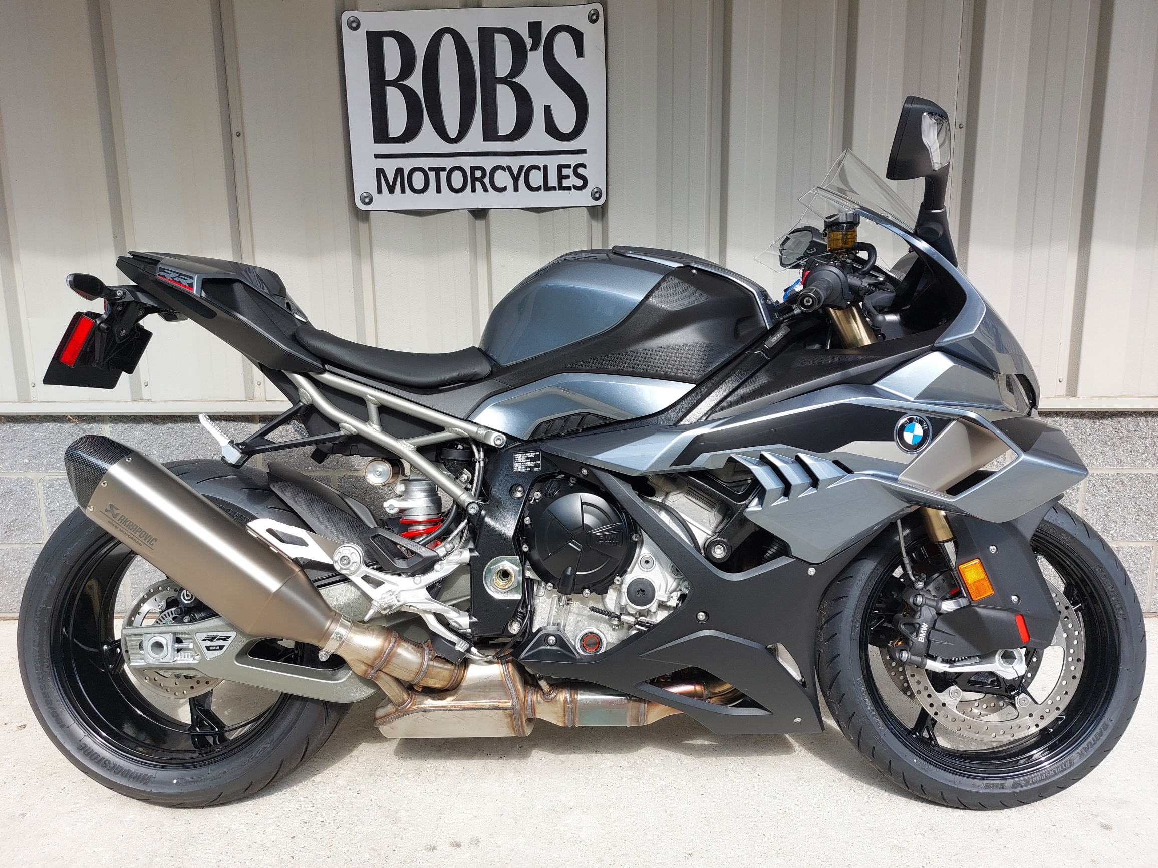 S1000RR
SC-PROJECT
S1スリップオンサイレンサー 2025 BMW S 1000 RR vs 2025 Kawasaki Ninja® ZX™-10R near