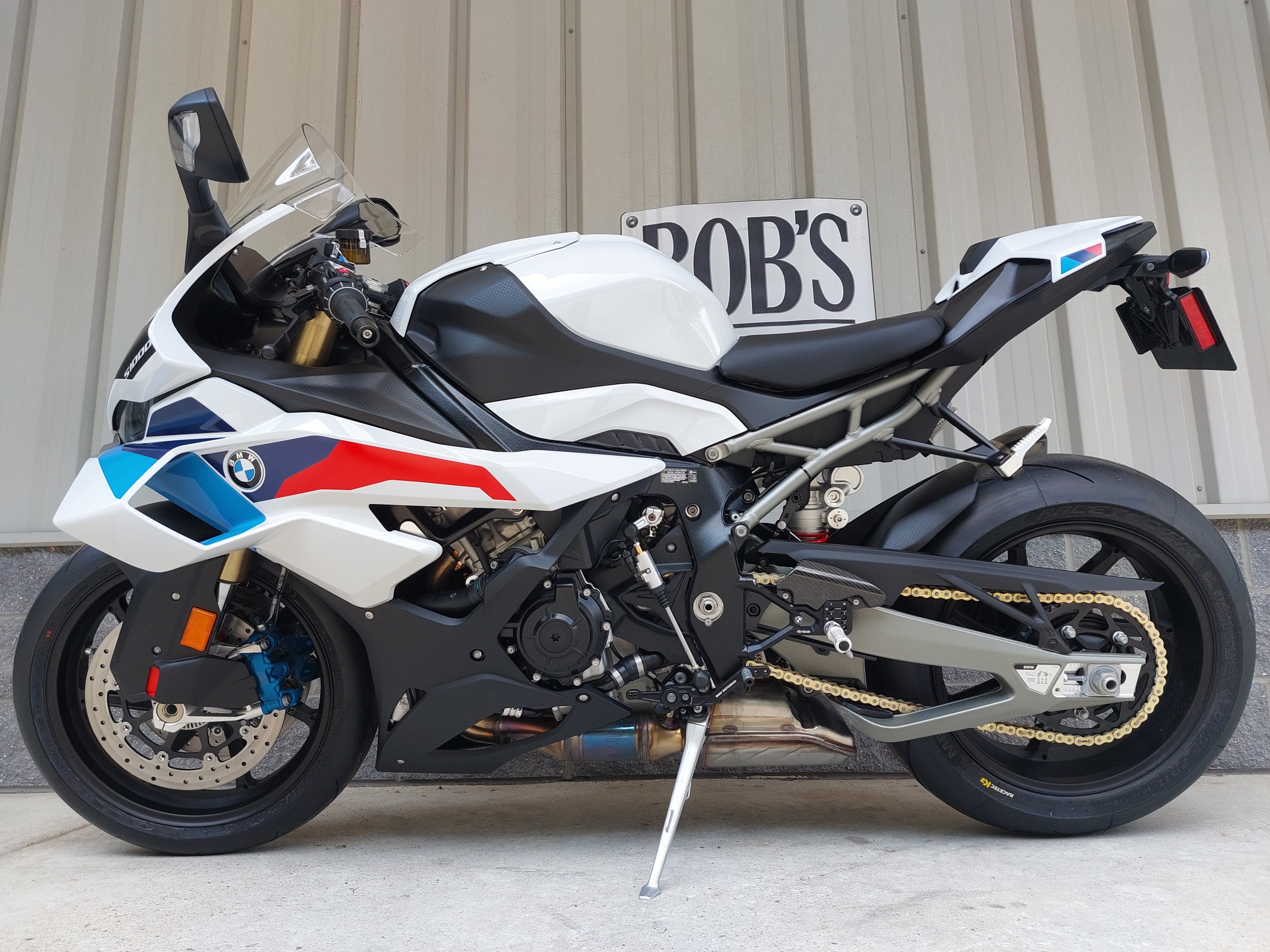2025 BMW S 1000 RR vs 2025 Kawasaki Ninja® ZX™-10R near