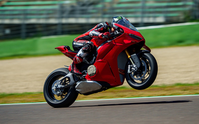 Your Ducati Dealer near Alexandria, VA – Experience the Bobs Motorcycles Difference!