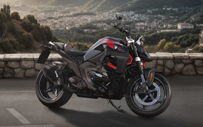 Defining Roadster Excellence-the 2026 BMW R 1300 R near Ellicott City, MD